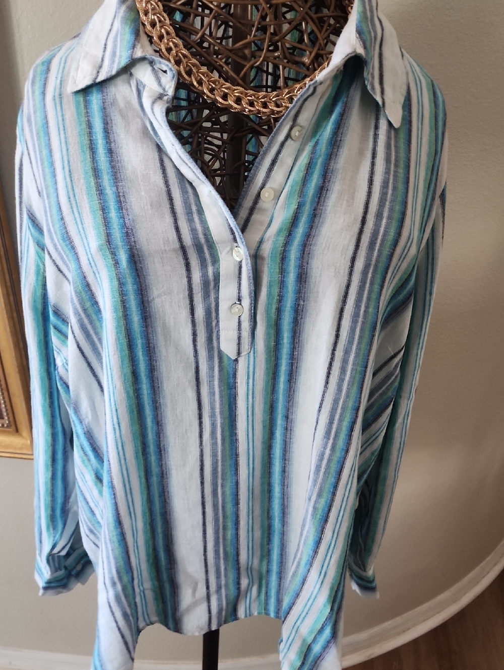 Denim & Co. Naturals Linen Blend Side Button Curved Hem Top